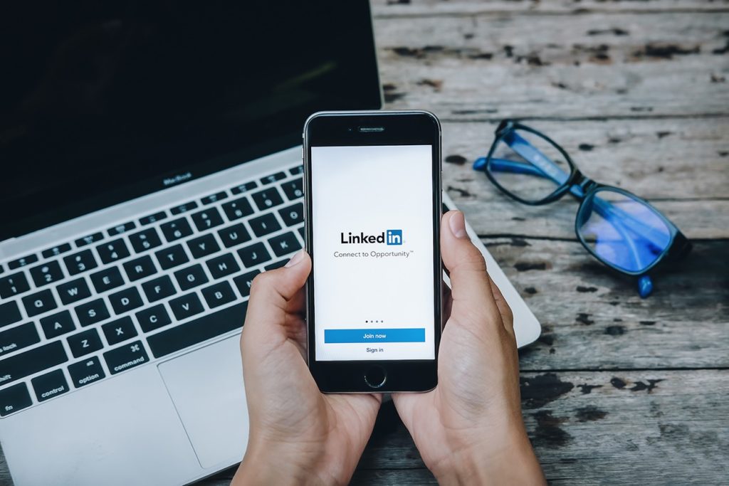 LinkedIn : le format story débarque sur le réseau social professionnel